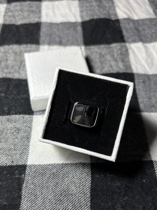 Customizable Signet Ring (medium)